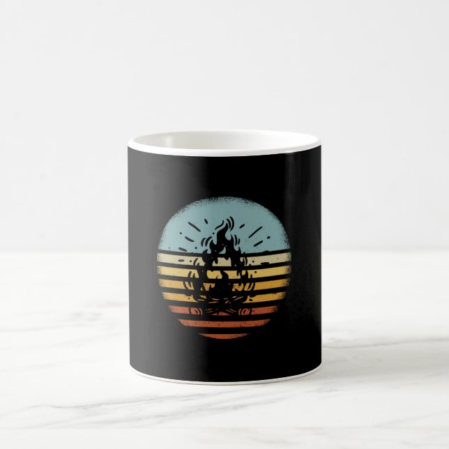 Caneca De Café Acampamento Fogueira Retro (Centro)