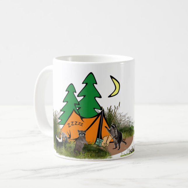 Caneca De Café Acampando nos Bosques com Guaxinim Divertido (Frente Esquerda)