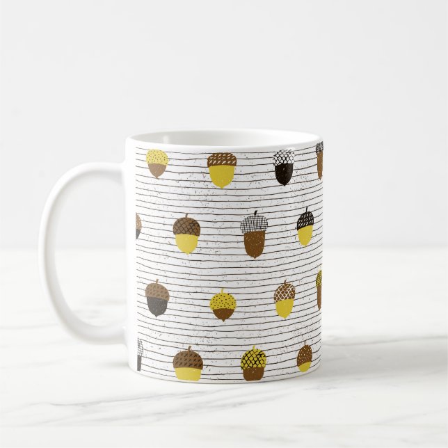 Caneca De Café Acorn padrão perfeito. Decoração de outono. (Esquerda)