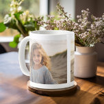 Caneca De Café Adicionar 2 fotos - Colagem simples em ambos os la<br><div class="desc">Você pode substituir a foto do seu bebê (ou bebês) e criar um presente único! Um design simples e mínimo com apenas 2 fotos.</div>