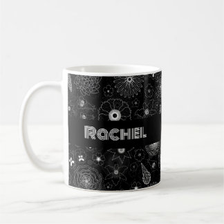 Caneca De Café Adicione o seu nome Floral Contorno Preto e Branco