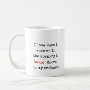 Caneca De Café Adoro quando acordar e [nome] é meu marido