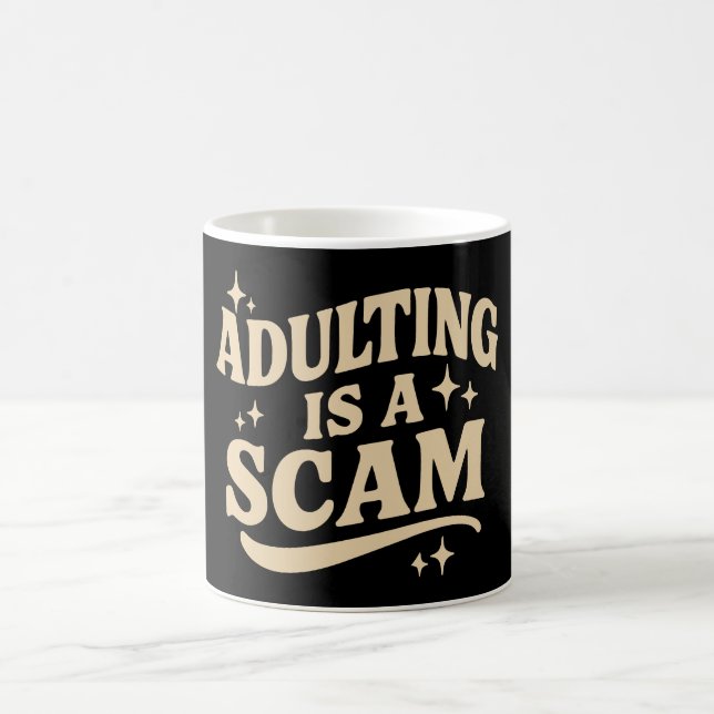 Caneca De Café Adulting is a scam (Centro)