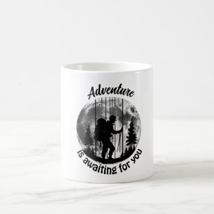 Caneca De Café Adventure está esperando por você fora da montanha