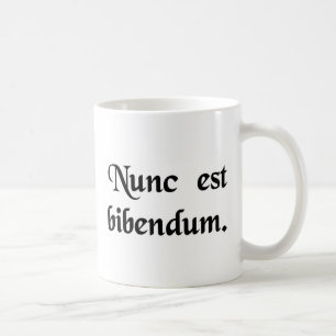 Caneca De Café Agora nós devemos beber
