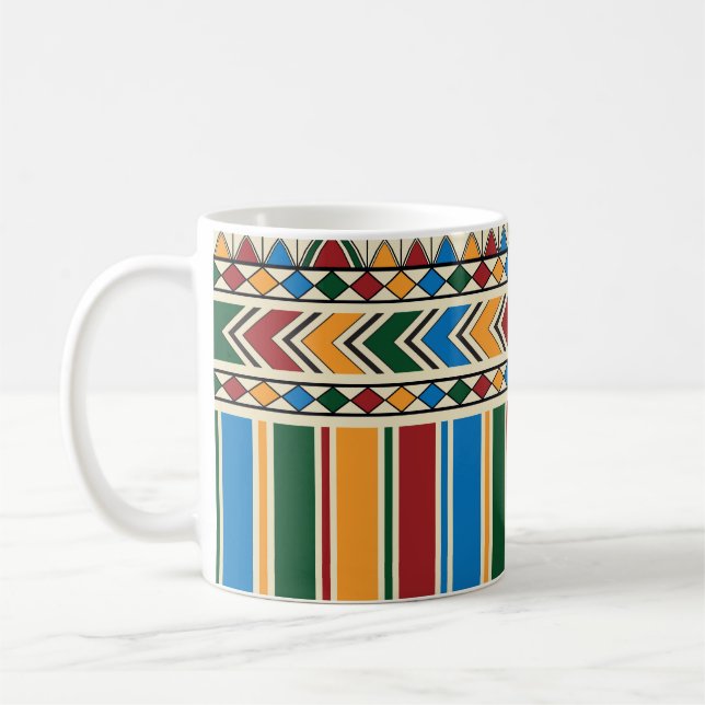 Caneca De Café Al-Qatt Al-Asiri inspirou um padrão geométrico. (Esquerda)