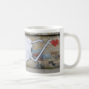 Caneca De Café Alcançando um coração