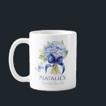 Caneca De Café Algo sobre o Chá de panela personalizado Hydrangea<br><div class="desc">Torne o seu chá de panela realmente especial com a "Coisa Azul Hydrangea Custom Coffee Mug", uma combinação perfeita de praticidade e elegância. Projetados com um tema charmoso de flor silvestre, estas canecas personalizadas são uma adição ideal ao seu bar de café chá de panela. Cada caneca apresenta uma delicada...</div>