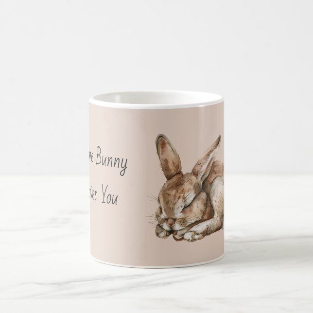 Caneca De Café Algum Coelhinho Ama Você (Centro)