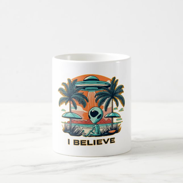 Caneca De Café alienígena com OVNI EU ACREDITO (Centro)