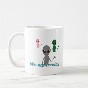 Caneca De Café Aliens mostrando o gesto "curtir"