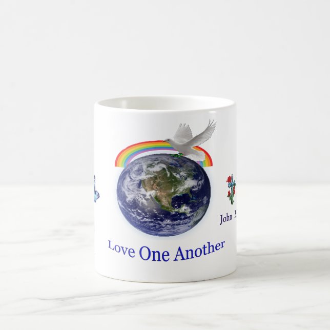 Caneca De Café Amar um ao outro (Centro)