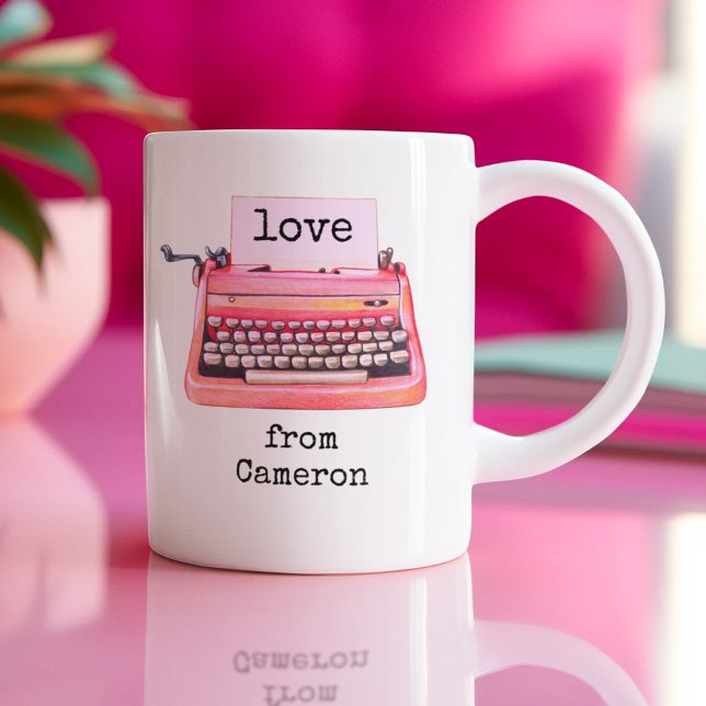 Caneca De Café Amizade Personalizada da Escritura de Digitalizaçã (This cute Valentine's Day mug shows our cute retro typewriter typing "love.")