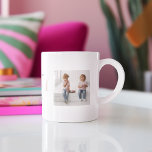 Caneca De Café Amo-Te Gigi | Duas Colagens Fotográficas<br><div class="desc">Esta caneca simples e doce diz "Nós te amamos Gigi" em tons modernos, modernos e de tendências, com um coração encantador e um lugar para nomes. Mínimo dois modelos de fotos pessoais favoritas para um presente que qualquer um adoraria. O dia de as mães é a oportunidade perfeita para mostrar...</div>