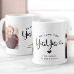 Caneca De Café Amo-te Yia Hearts Personalizado Duas Foto<br><div class="desc">Simples e doce caneca de café com duas fotos para a vovó: O roteiro com letra de mão diz: NÓS AMAMOS VOCÊ YIAYIA com bonito corações floresce sobre seus nomes. Personalize com suas duas fotos favoritas e faça disso um presente moderno e moderno para uma avó amada.</div>