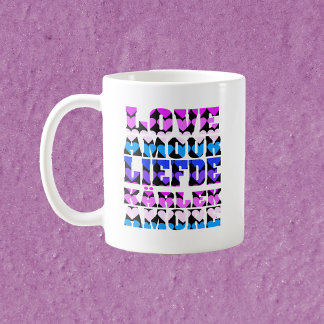 Caneca De Café Amor Tipografia Muitas Línguas Corações Rosa