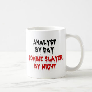 Caneca De Café Analista por Dia Zombie Slayer by Night