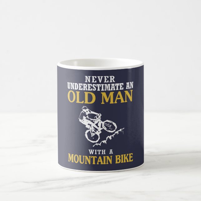 CANECA DE CAFÉ ANCIÃO COM UM MOUNTAIN BIKE (Centro)