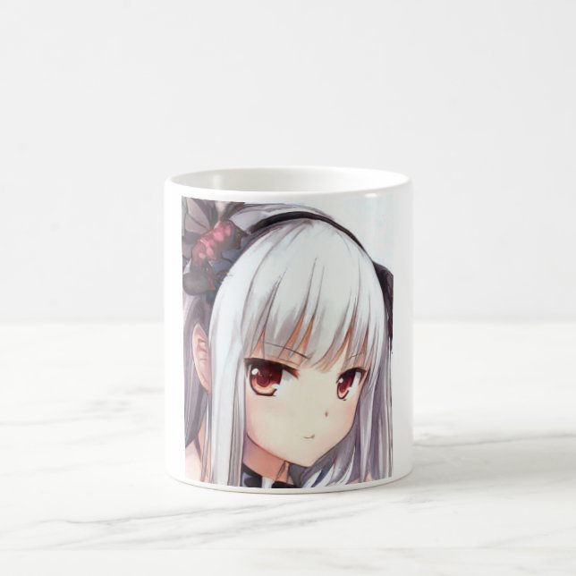 Caneca De Café Anime irritada menina de cabelos prateados com olh (Centro)
