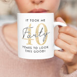 Caneca De Café Aniversário de 40 anos engraçado presente<br><div class="desc">Engraçado caneca aniversário de 40 anos com o humorístico ditado: "Demorei 40 anos para ficar assim tão bem!" usando uma combinação de fontes pretas e douradas.</div>