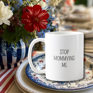Caneca De Café Aniversário Divertido ‘Para de Me Tratar Como Mãe’