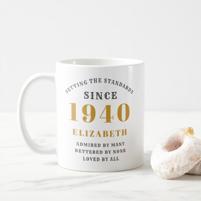 Caneca De Café Aniversário Personalizado 1940 Adicione Seu Nome E (Com Donut)