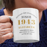 Caneca De Café Aniversário Personalizado 1943 Adicionar Seu Nome<br><div class="desc">Comemore um aniversário de 80 com estilo com este 80 personalizado Aniversário de 1943 Adicione seu nome Elegante Coffee Mug. Este design personalizado apresenta uma paleta de cores em ouro e cinza, um elegante design de 1943 e espaço para você adicionar seu nome. Coloque a sua bebida quente favorita em...</div>