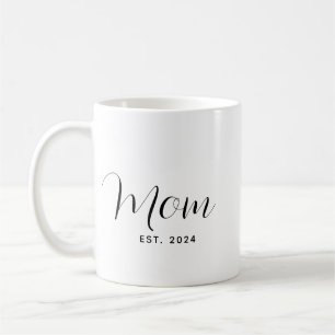 Caneca De Café Anúncio de Bebê Minimalista Moderno com Letra de M