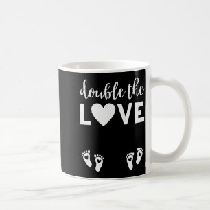 Caneca De Café Anúncio de Gêmeos Grávida no Dia dos Namorados Fem