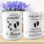 Caneca De Café Anúncio de Gravidez dos Novos Avós<br><div class="desc">Você foi promovido de avós-cães a avós humanos! Inclua seu melhor cachorro e seu novo cão guarda no anúncio de gravidez aos seus pais, os novos avós com esse adorável canalha de café com anúncio de gravidez de cachorro. "Você foi promovido de avós de Cães a avós Humanos... Personalize com...</div>