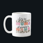 Caneca De Café Apenas as melhores mães são promovidas à nana<br><div class="desc">Somente as melhores mães são promovidas ao Dia de as mães Nana Gift Coffee Mug Modern Collage Photo & Text Feliz dia de as mães Gift. Melhor presente personalizado para Dia de as mães, dia de mulher ou aniversário de mãe. Mãe surpresa com um presente que é tão incrível como...</div>