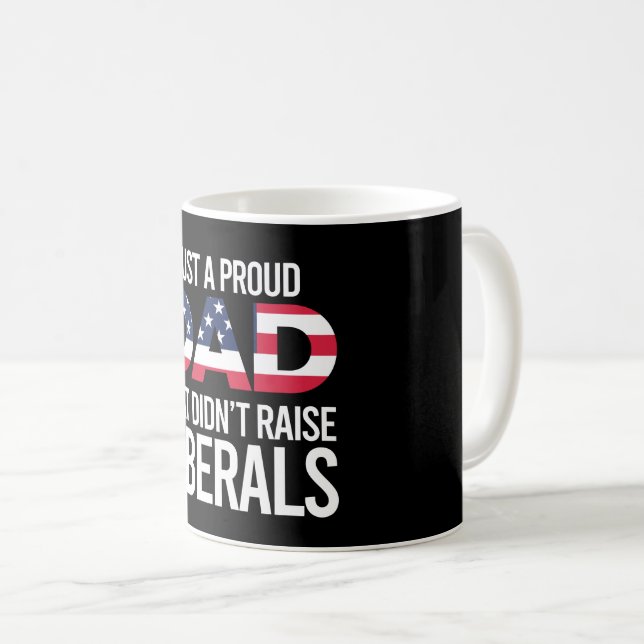 Caneca De Café Apenas um Pai Orgulhoso que não criou o Pai Libera (Frente Esquerda)