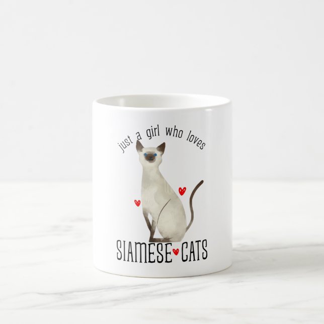 Caneca De Café Apenas uma garota que ama gatos siameses (Centro)