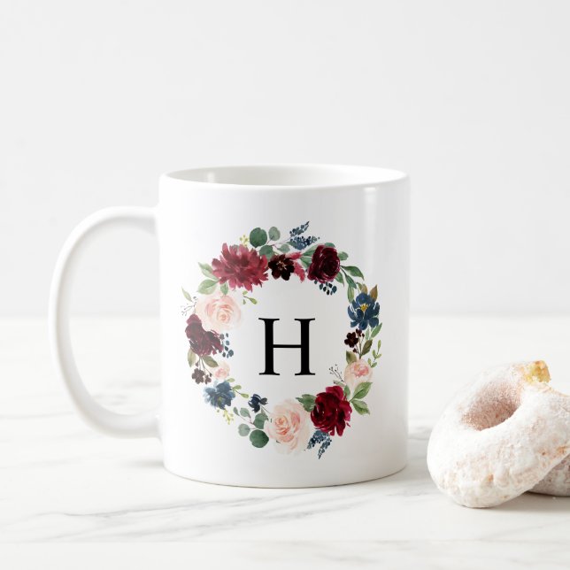 Caneca De Café Aquarela Borgonha e Blue Floral Wreath Monograma (Com Donut)
