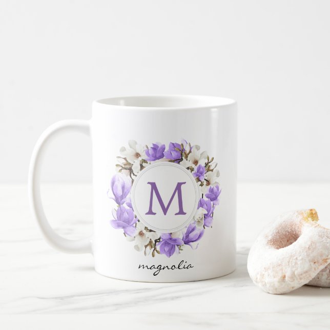 Caneca De Café Aquarela Purple Magnolia Wreath Monograma (Com Donut)