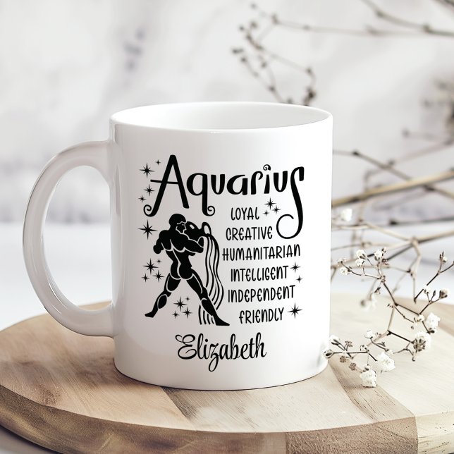 Caneca De Café Aquarius Zodiac Horoscope Nome Personalizado (Aquarius Zodiac Horoscope Custom Name Coffee Mug on a sunny boho wooden kitchen table)