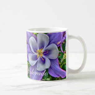 Caneca de café aquilégia da flor de Colorado