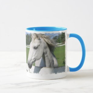 Caneca de café árabe branca do cavalo