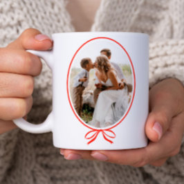 Caneca De Café Arco Vermelho Simples Oval Foto Natal