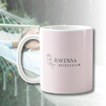 Caneca De Café Arte Linear de Rosa Rosa Luxo com Nome Personaliza<br><div class="desc">Esta elegante caneca apresenta um fundo rosa discreto com delicada arte de linha de rosa desenhada num estilo minimalista fino. Ao lado da flor aparece um nome personalizado junto com uma linha de texto personalizada opcional, como madrinha, noiva ou outro título significativo. A cor rosa suave e a ilustração floral...</div>