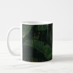 CANECA DE CAFÉ ÁRVORE DE BANANA VERDE DURANTE O DIA