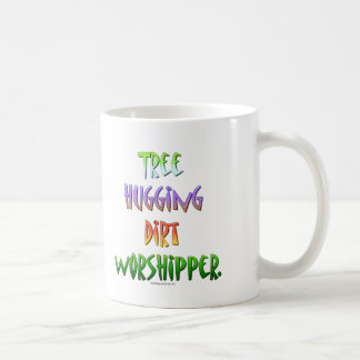 Caneca De Café Árvore que abraça o worshipper. da sujeira