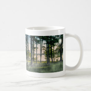 Caneca De Café Árvores Coxas Na Mesa Rock