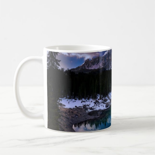 CANECA DE CAFÉ ÁRVORES PERTO DA MONTANHA (Esquerda)