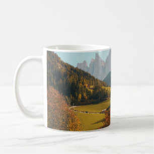 CANECA DE CAFÉ ÁRVORES VERDES E CAMPO DE GRAMAS