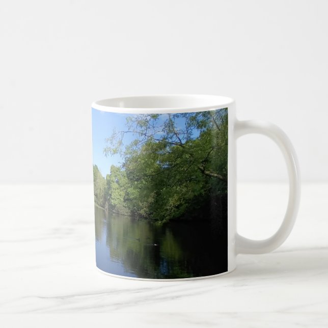 Caneca De Café Árvores verdes na água (Direita)