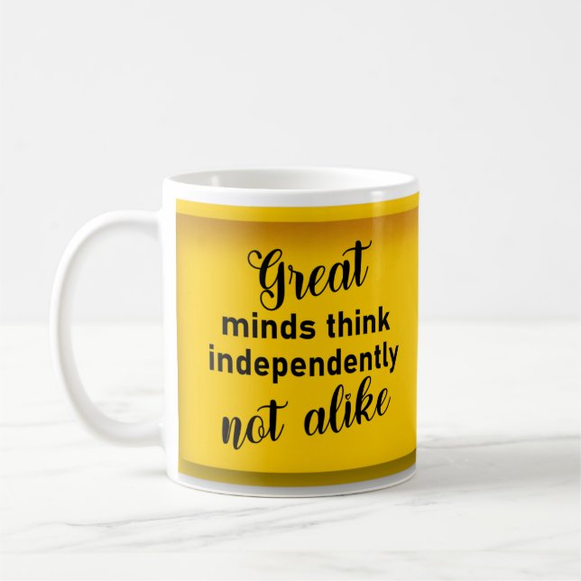 Caneca De Café As mentes dos excelentes pensam independentemente, (Esquerda)