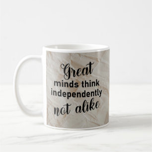 Caneca De Café As mentes dos excelentes pensam independentemente,