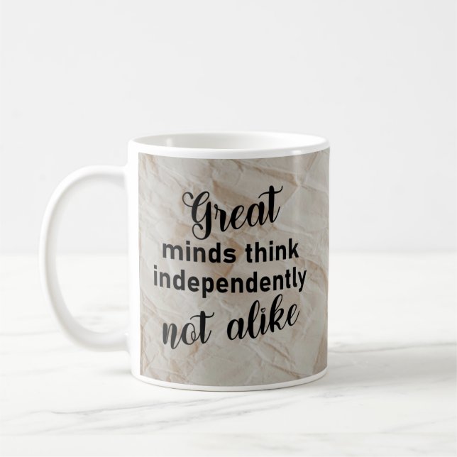 Caneca De Café As mentes dos excelentes pensam independentemente, (Esquerda)