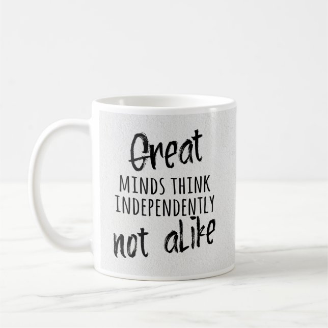 Caneca De Café As mentes dos excelentes pensam independentemente, (Esquerda)